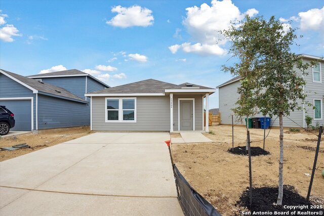 Listing photo id 2 for 13466 Furyk Dr
