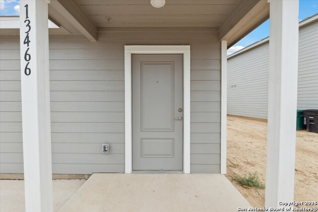 Listing photo id 3 for 13466 Furyk Dr