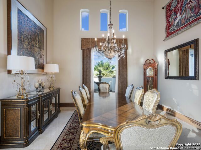 Listing photo id 8 for 131 Champions Bend