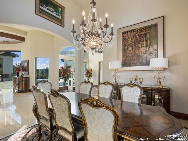Listing photo id 9 for 131 Champions Bend