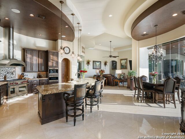 Listing photo id 10 for 131 Champions Bend