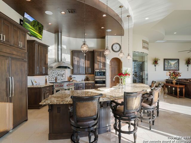 Listing photo id 11 for 131 Champions Bend