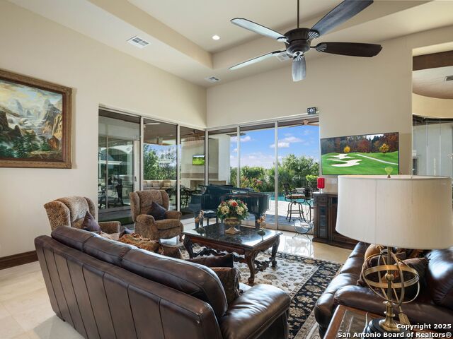 Listing photo id 18 for 131 Champions Bend