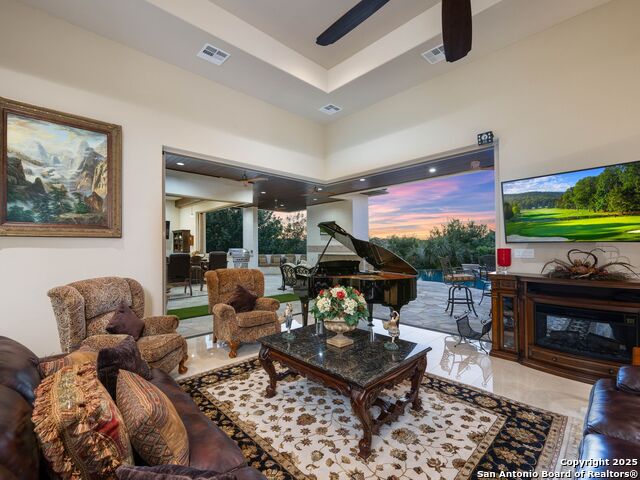 Listing photo id 20 for 131 Champions Bend