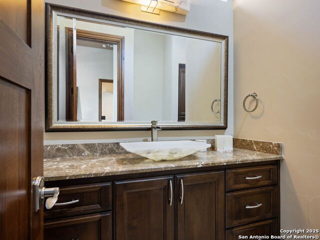 Listing photo id 32 for 131 Champions Bend