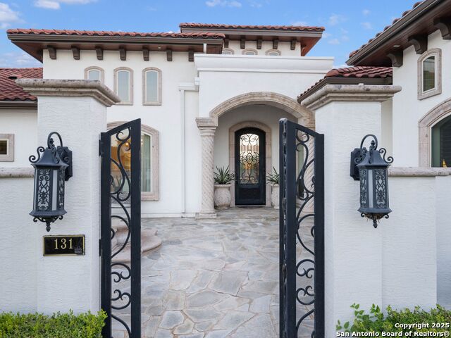 Listing photo id 2 for 131 Champions Bend