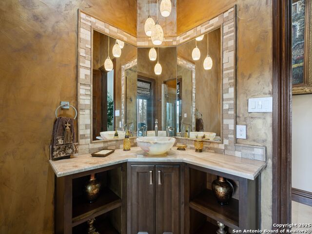 Listing photo id 39 for 131 Champions Bend