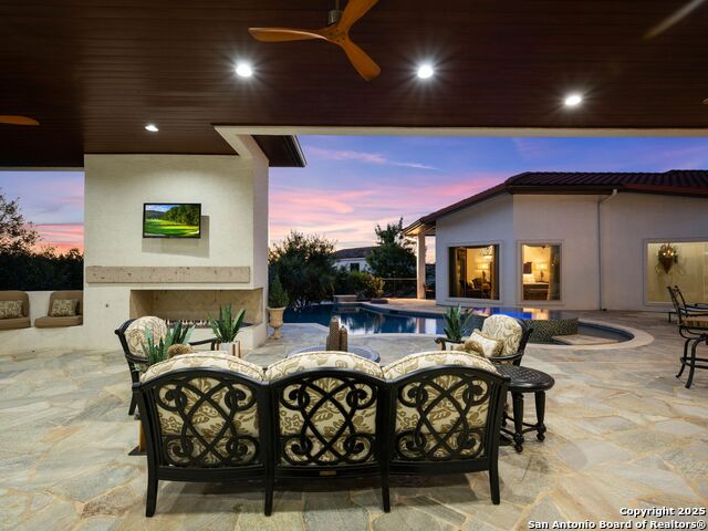 Listing photo id 47 for 131 Champions Bend