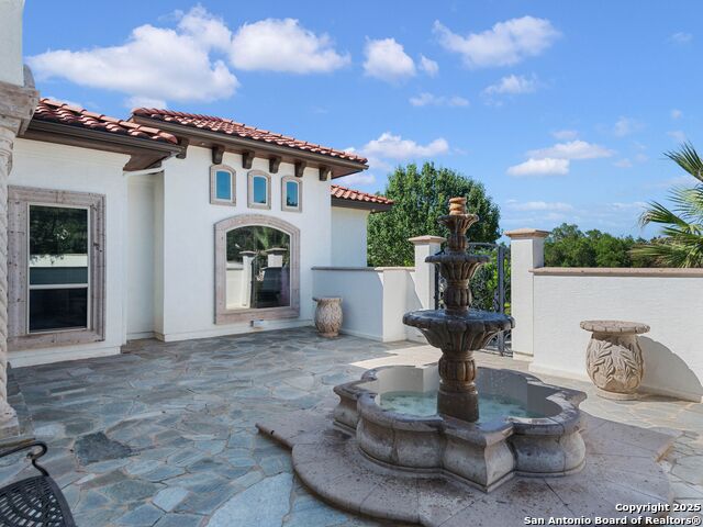 Listing photo id 4 for 131 Champions Bend