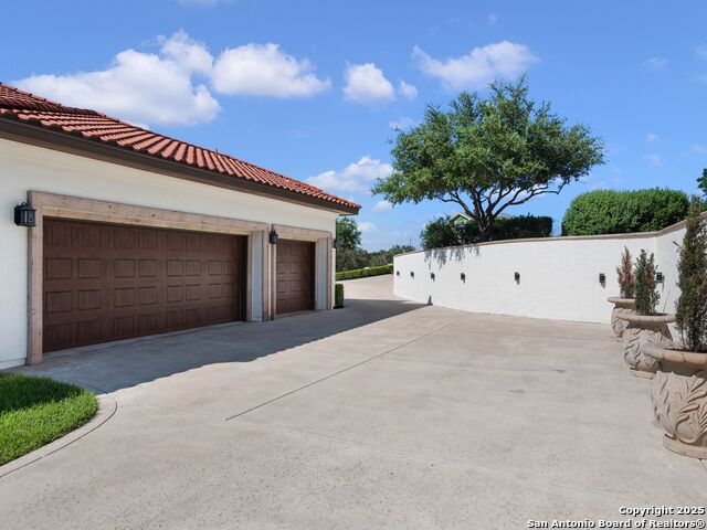 Listing photo id 60 for 131 Champions Bend