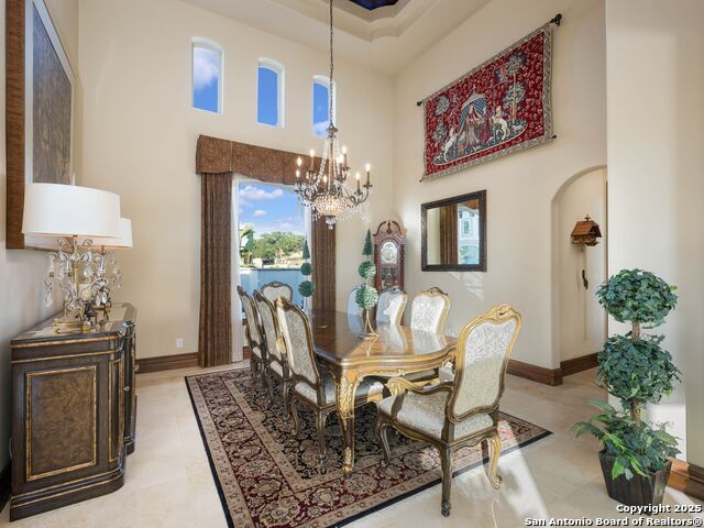 Listing photo id 7 for 131 Champions Bend