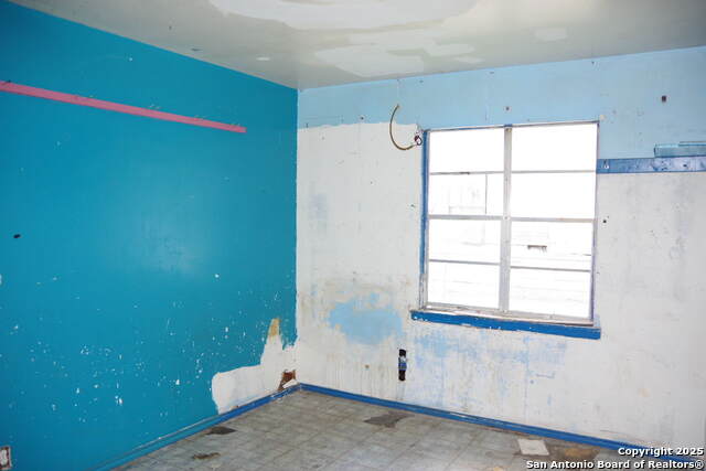 Listing photo id 4 for 2131 Athel Ave.