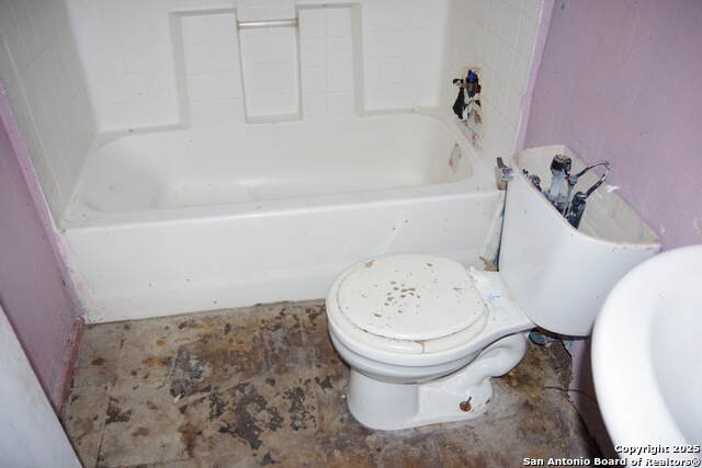 Listing photo id 5 for 2131 Athel Ave.