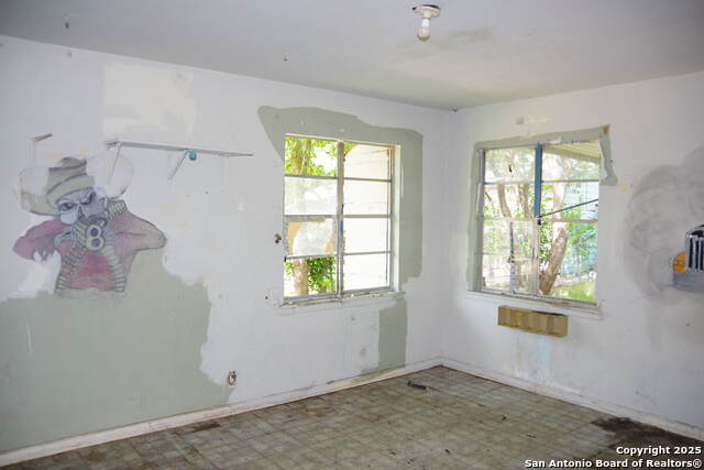 Listing photo id 6 for 2131 Athel Ave.