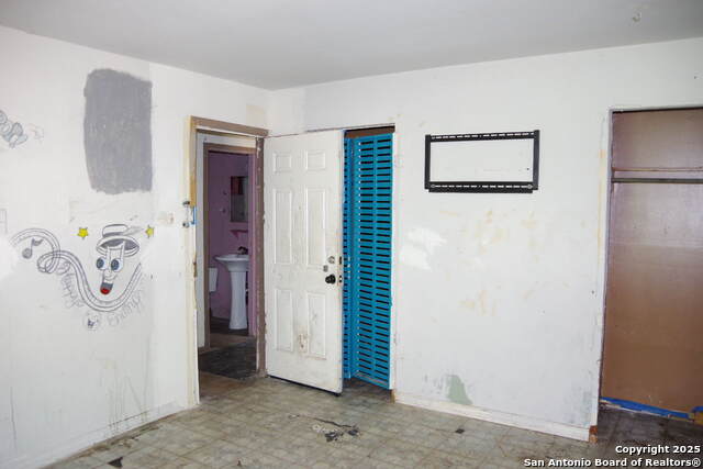 Listing photo id 7 for 2131 Athel Ave.