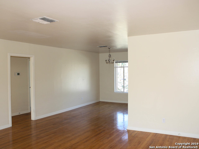 Listing photo id 0 for 1027 Shook Ave