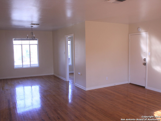 Listing photo id 1 for 1027 Shook Ave