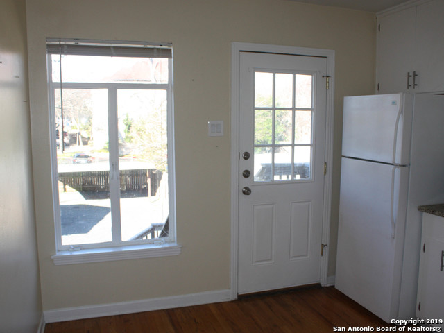 Listing photo id 2 for 1027 Shook Ave