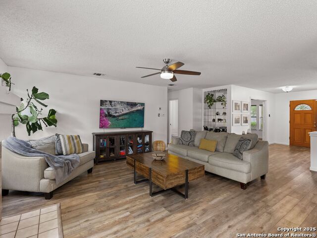 Image 14 of 50 For 16430 Bulverde Pt