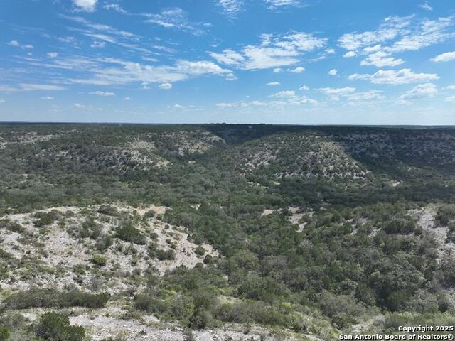 Listing photo id 9 for 0000 Rocksprings