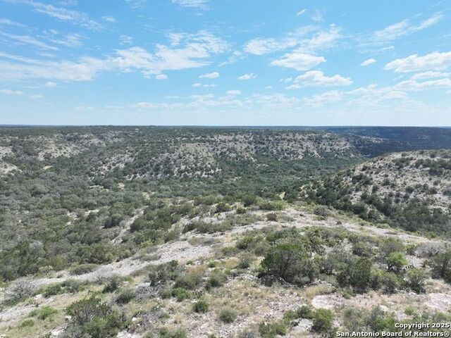 Listing photo id 10 for 0000 Rocksprings