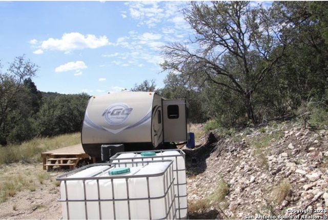 Listing photo id 19 for 0000 Rocksprings