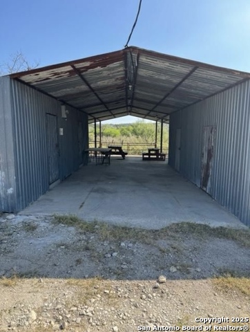 Listing photo id 32 for 0000 Rocksprings