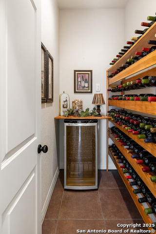 Listing photo id 7 for 7811 Winecup