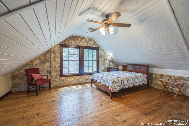 Image 11 of 26 For 959 Highland Dr