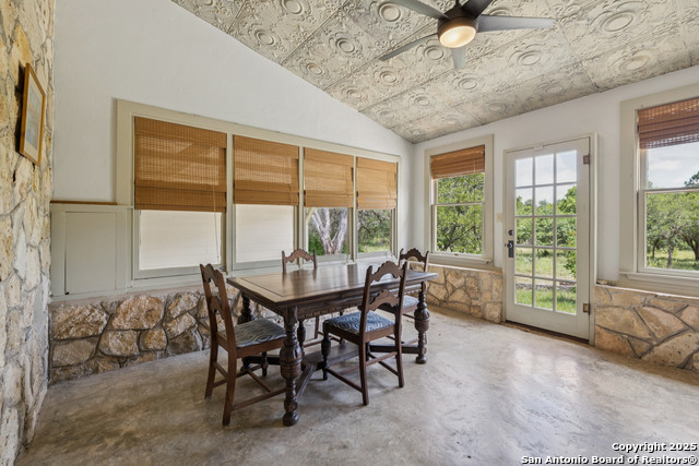 Image 12 of 26 For 959 Highland Dr