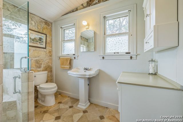 Image 13 of 26 For 959 Highland Dr