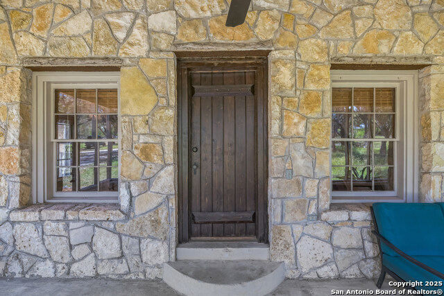 Image 5 of 26 For 959 Highland Dr