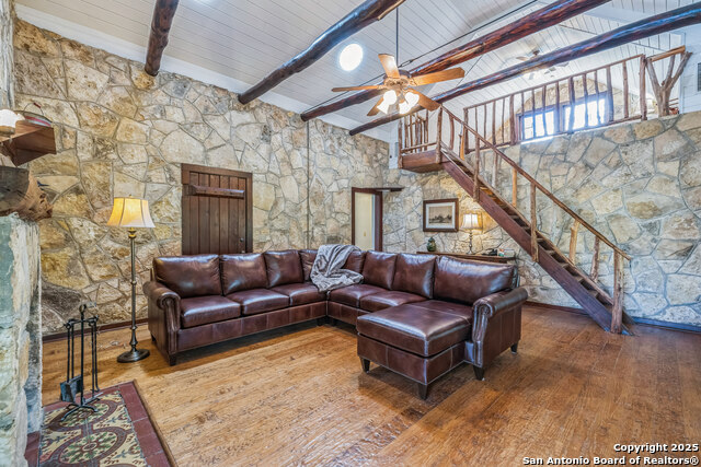 Image 6 of 26 For 959 Highland Dr