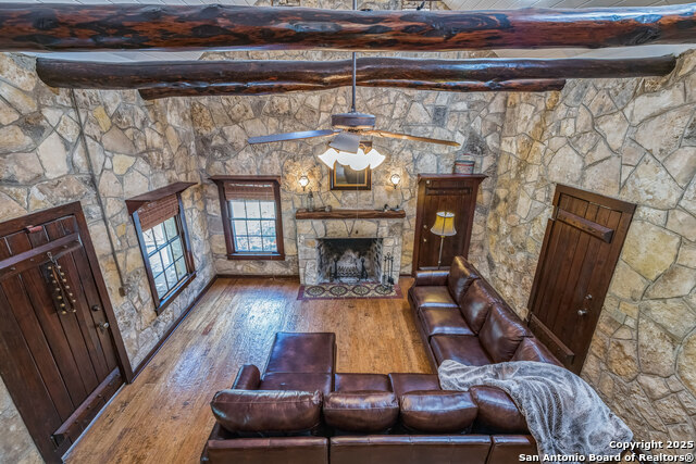 Image 7 of 26 For 959 Highland Dr