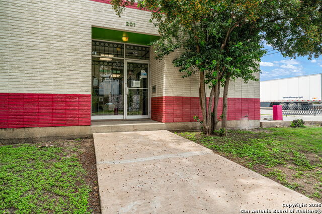 Image 6 of 44 For 201 Poplar W