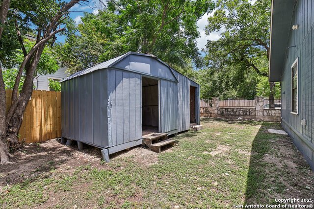 Image 27 of 28 For 701 Magnolia Ave W