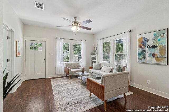 Image 3 of 28 For 701 Magnolia Ave W