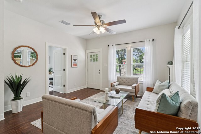 Image 4 of 28 For 701 Magnolia Ave W