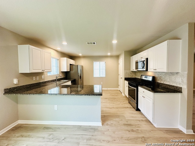 Listing photo id 9 for 10218 Relic Oaks