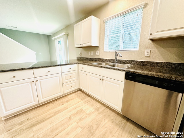 Listing photo id 13 for 10218 Relic Oaks