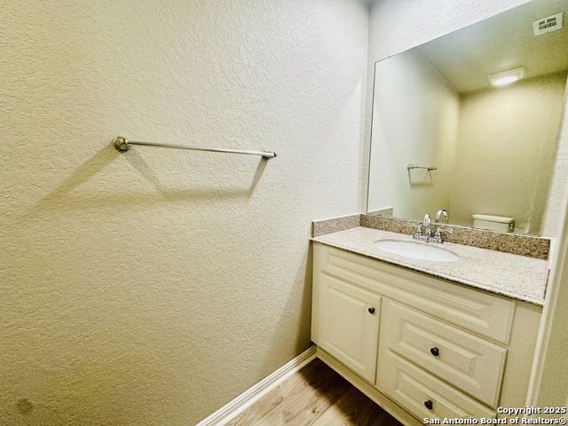 Listing photo id 5 for 10218 Relic Oaks
