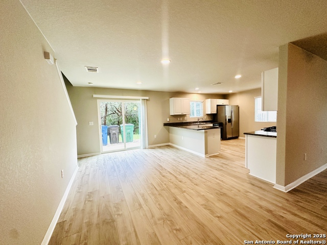 Listing photo id 7 for 10218 Relic Oaks