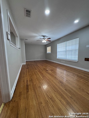 Image 4 of 19 For 370 Savannah Dr