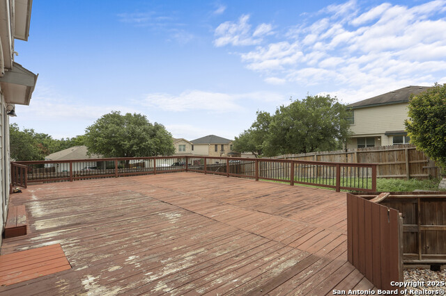 Image 22 of 26 For 9118 Meadow Springs