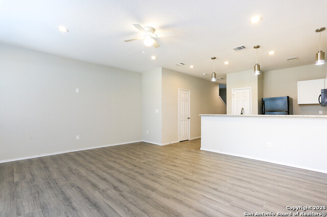 Image 5 of 17 For 6922 Crestway Rd