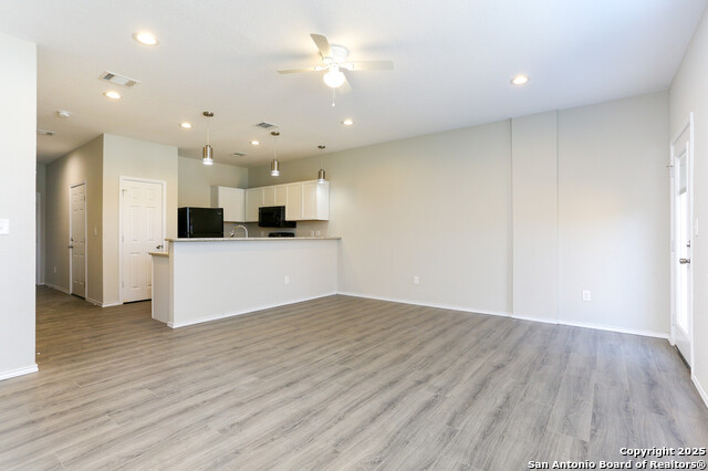 Image 6 of 17 For 6922 Crestway Rd
