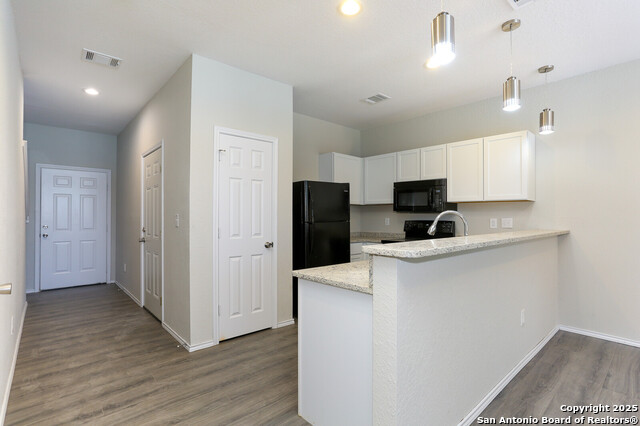 Image 7 of 17 For 6922 Crestway Rd
