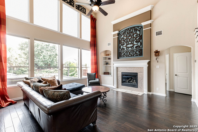 Listing photo id 9 for 18739 Castellani