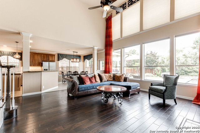 Listing photo id 12 for 18739 Castellani