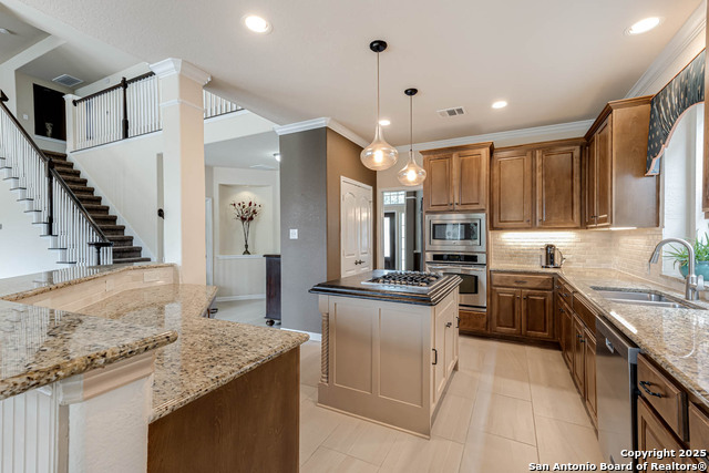 Listing photo id 14 for 18739 Castellani